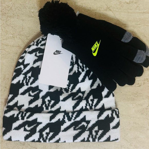 Nike Kids' Print Peak Beanie Hat and Glove Set - Picture 4 of 8
